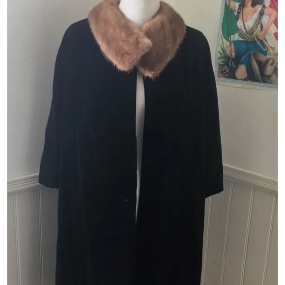 Vintage late late 1940’s 1950’s velvet swing coat with mink collar - Picture 2 of 8